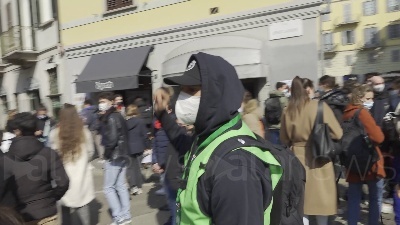 Scene from A Milano assembramenti sul set del nuovo film di Lady Gaga