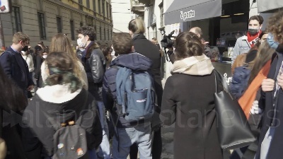 Scene from A Milano assembramenti sul set del nuovo film di Lady Gaga