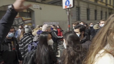 Scene from A Milano assembramenti sul set del nuovo film di Lady Gaga