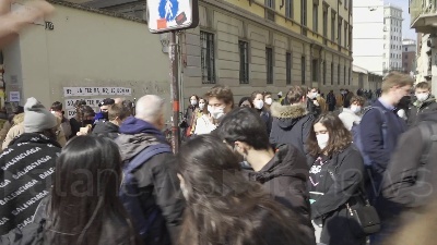 Scene from A Milano assembramenti sul set del nuovo film di Lady Gaga