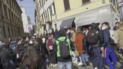 Scene from A Milano assembramenti sul set del nuovo film di Lady Gaga