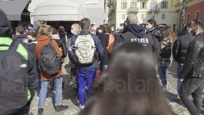 Scene from A Milano assembramenti sul set del nuovo film di Lady Gaga