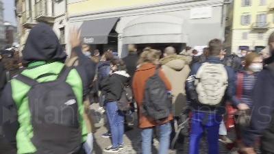Scene from A Milano assembramenti sul set del nuovo film di Lady Gaga