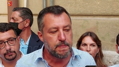Scene from Salvini: "Green Pass? Migranti sbarcano senza documenti, rapporto idilliaco con Meloni"