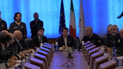 Scene from Coronavirus, Conte alla Protezione Civile: le immagini dal Comitato operativo