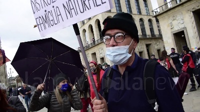 Scene from Milano, le voci dalla piazza contro il Ddl Zan: "Legge satanica contro la vita e la famiglia"