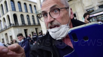 Scene from Milano, le voci dalla piazza contro il Ddl Zan: "Legge satanica contro la vita e la famiglia"