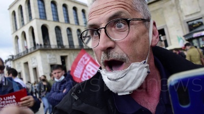 Scene from Milano, le voci dalla piazza contro il Ddl Zan: "Legge satanica contro la vita e la famiglia"