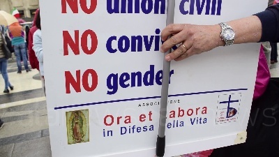 Scene from Milano, le voci dalla piazza contro il Ddl Zan: "Legge satanica contro la vita e la famiglia"