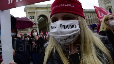 Scene from Milano, le voci dalla piazza contro il Ddl Zan: "Legge satanica contro la vita e la famiglia"