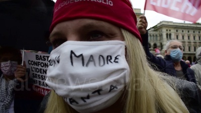 Scene from Milano, le voci dalla piazza contro il Ddl Zan: "Legge satanica contro la vita e la famiglia"