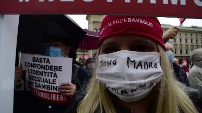 Scene from Milano, le voci dalla piazza contro il Ddl Zan: "Legge satanica contro la vita e la famiglia"