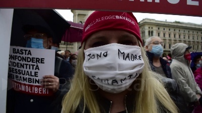 Scene from Milano, le voci dalla piazza contro il Ddl Zan: "Legge satanica contro la vita e la famiglia"