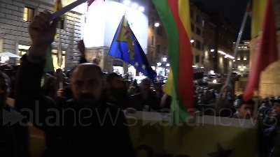 Scene from Siria, fiaccolata pro curdi di Pd, Leu, +Eu: "In ricordo di Lorenzo Orsetti"