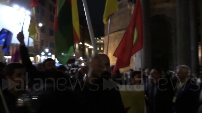 Scene from Siria, fiaccolata pro curdi di Pd, Leu, +Eu: "In ricordo di Lorenzo Orsetti"