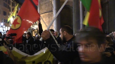 Scene from Siria, fiaccolata pro curdi di Pd, Leu, +Eu: "In ricordo di Lorenzo Orsetti"