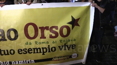 Scene from Siria, fiaccolata pro curdi di Pd, Leu, +Eu: "In ricordo di Lorenzo Orsetti"