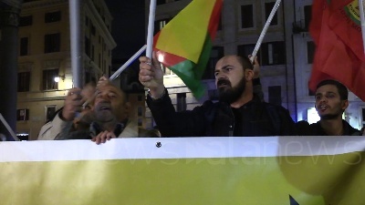 Scene from Siria, fiaccolata pro curdi di Pd, Leu, +Eu: "In ricordo di Lorenzo Orsetti"