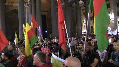 Scene from Siria, fiaccolata pro curdi di Pd, Leu, +Eu: "In ricordo di Lorenzo Orsetti"
