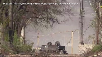 Scene from Ucraina, nuovi attacchi con carri armati ad Azovstal