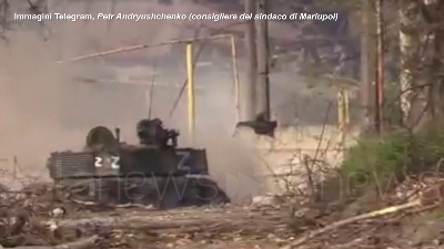 Scene from Ucraina, nuovi attacchi con carri armati ad Azovstal