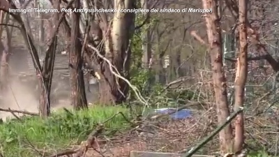 Scene from Ucraina, nuovi attacchi con carri armati ad Azovstal