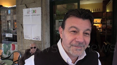 Scene from Primarie Pd, a Milano si vota anche nel Bar Salvini