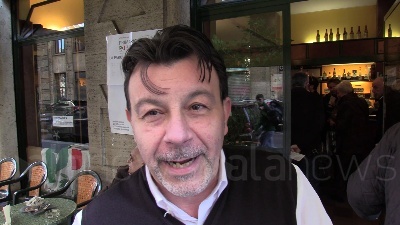 Scene from Primarie Pd, a Milano si vota anche nel Bar Salvini