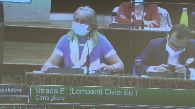 Scene from Lombardia: protesta delle opposizioni per l'assenza di Fontana in consiglio regionale