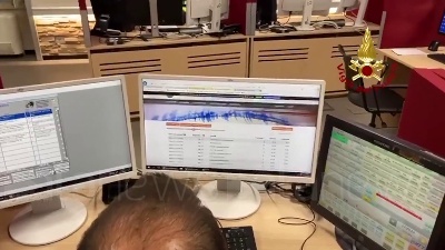 Scene from Terremoto a Milano, le chiamate alla sala operativa dei vigili del fuoco