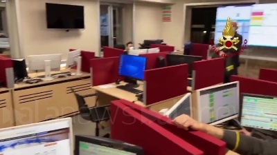Scene from Terremoto a Milano, le chiamate alla sala operativa dei vigili del fuoco