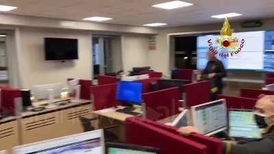 Scene from Terremoto a Milano, le chiamate alla sala operativa dei vigili del fuoco