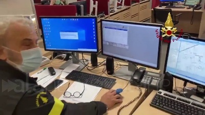 Scene from Terremoto a Milano, le chiamate alla sala operativa dei vigili del fuoco