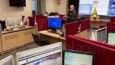 Scene from Terremoto a Milano, le chiamate alla sala operativa dei vigili del fuoco