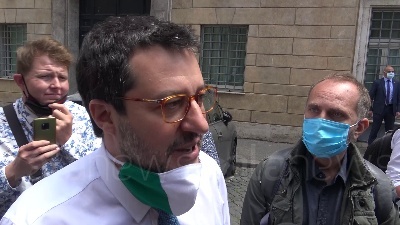 Scene from Open Arms, Salvini: "Giustizia è fatta, Renzi? Non l'ho sentito"