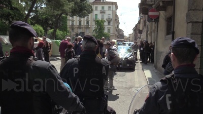 Scene from Salvini contestato a Verona, fischi e striscioni: nel mirino anche manifesti