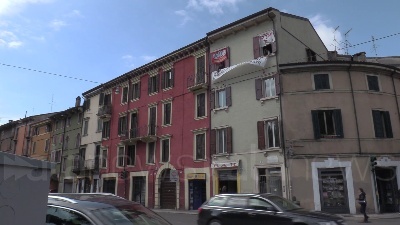 Scene from Salvini contestato a Verona, fischi e striscioni: nel mirino anche manifesti