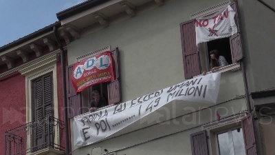 Scene from Salvini contestato a Verona, fischi e striscioni: nel mirino anche manifesti