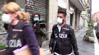 Scene from Silvia Romano, polizia scientifica nell'appartamento al piano di sotto