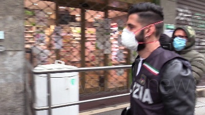 Scene from Silvia Romano, polizia scientifica nell'appartamento al piano di sotto