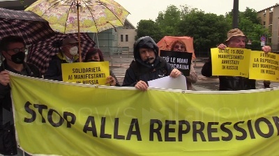 Scene from Milano, Amnesty International manifesta contro la repressione del dissenso in Russia