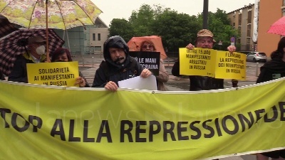 Scene from Milano, Amnesty International manifesta contro la repressione del dissenso in Russia