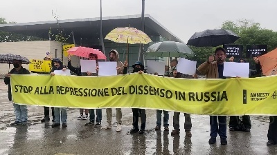 Scene from Milano, Amnesty International manifesta contro la repressione del dissenso in Russia