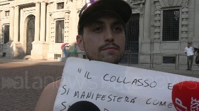 Scene from Milano, protesta Ultima Generazione per caldo estremo: "Dobbiamo prepararci al collasso climatico"