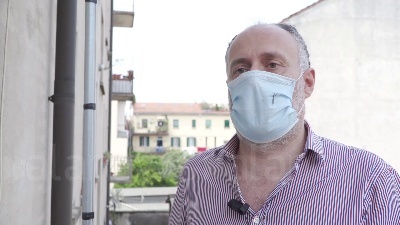 Scene from Sanità Lombardia, mascherine a lutto per chiederne il commissariamento