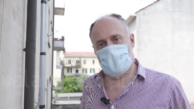 Scene from Sanità Lombardia, mascherine a lutto per chiederne il commissariamento