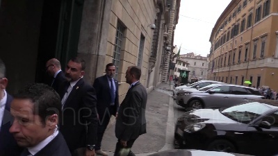 Scene from Governo, il presidente della Camera Fontana entra negli uffici di San Luigi