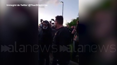 Scene from George Floyd, in Michigan sceriffo si unisce alle proteste e marcia con i manifestanti
