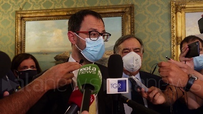 Scene from Patuanelli: "Incendi, occorrono ristori per dare ossigeno"