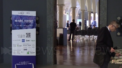 Scene from Retail, i nativi digitali vanno ancora nei negozi